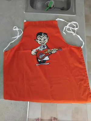 Four Square Mr 4 Square Apron Cheeky Charlie Kiwiana BBQ Kitchen